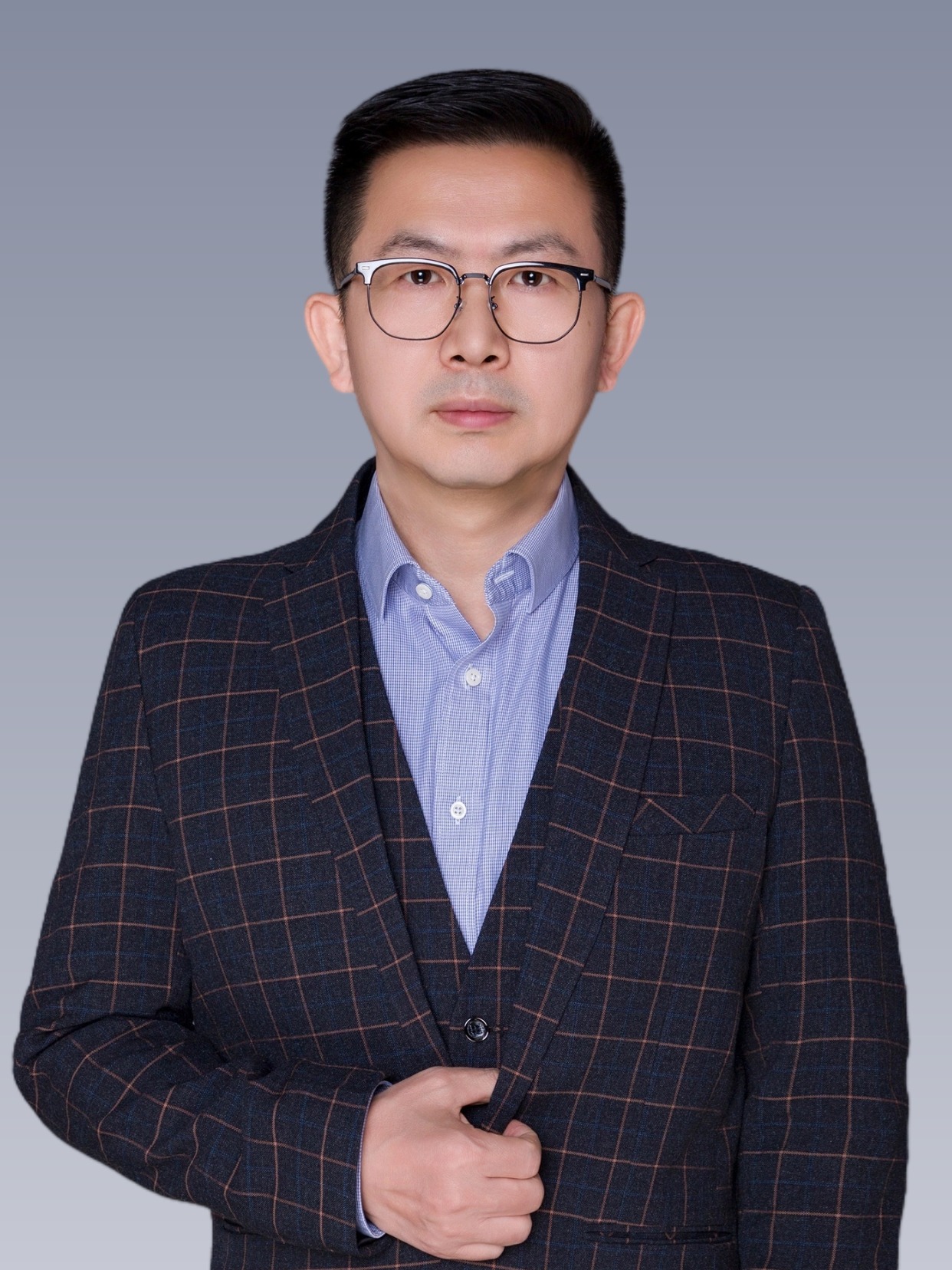 于明君