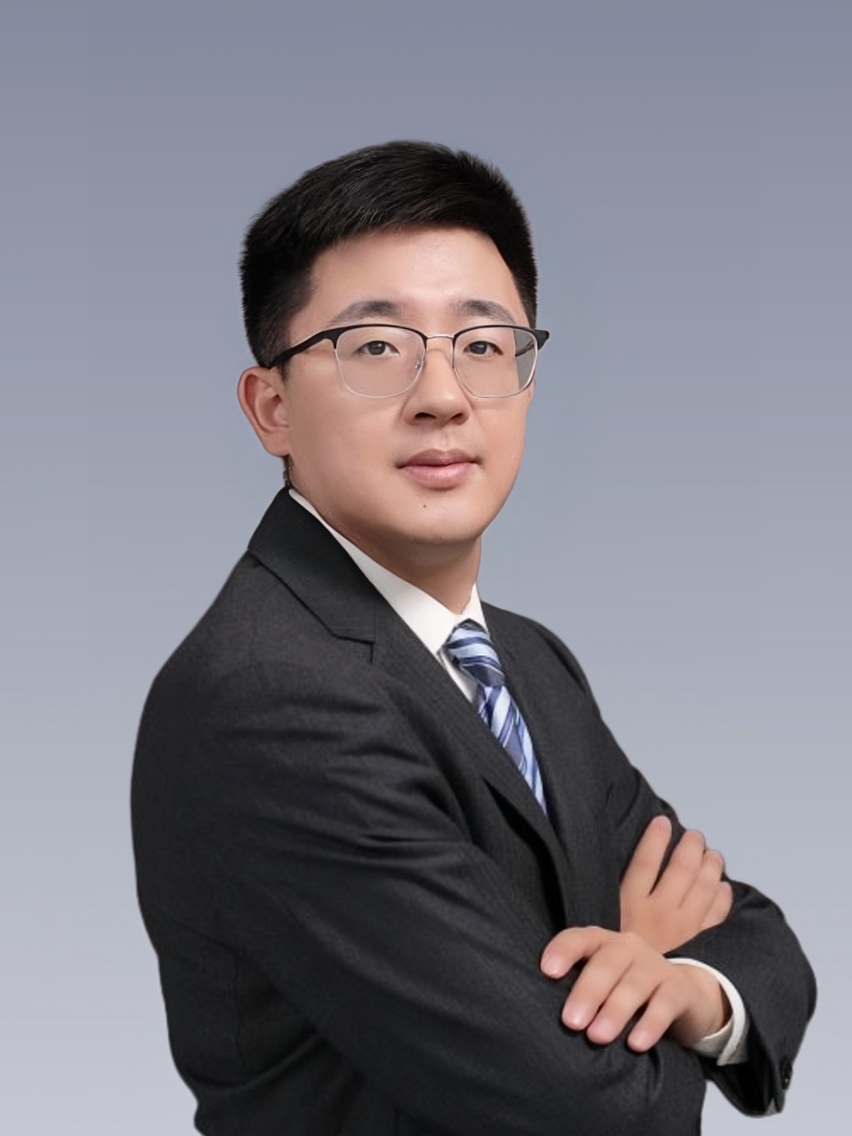 晏伦