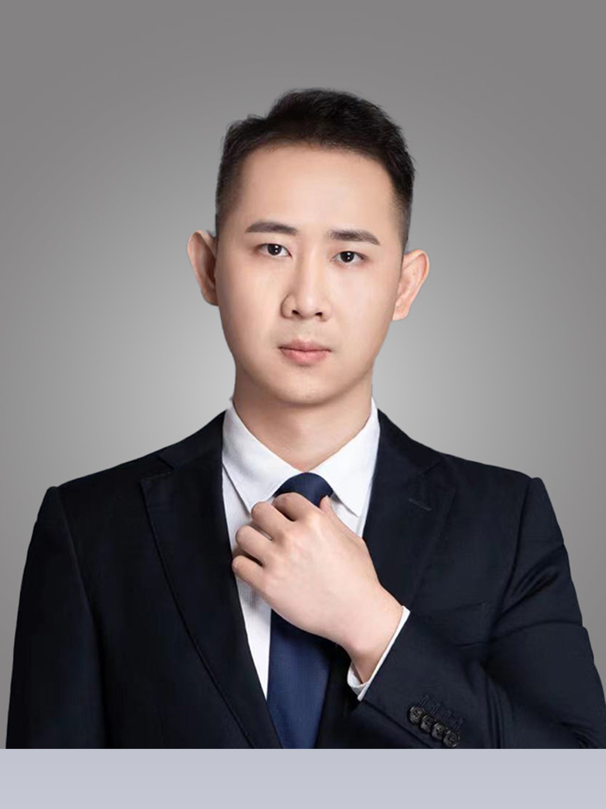 梁海伦